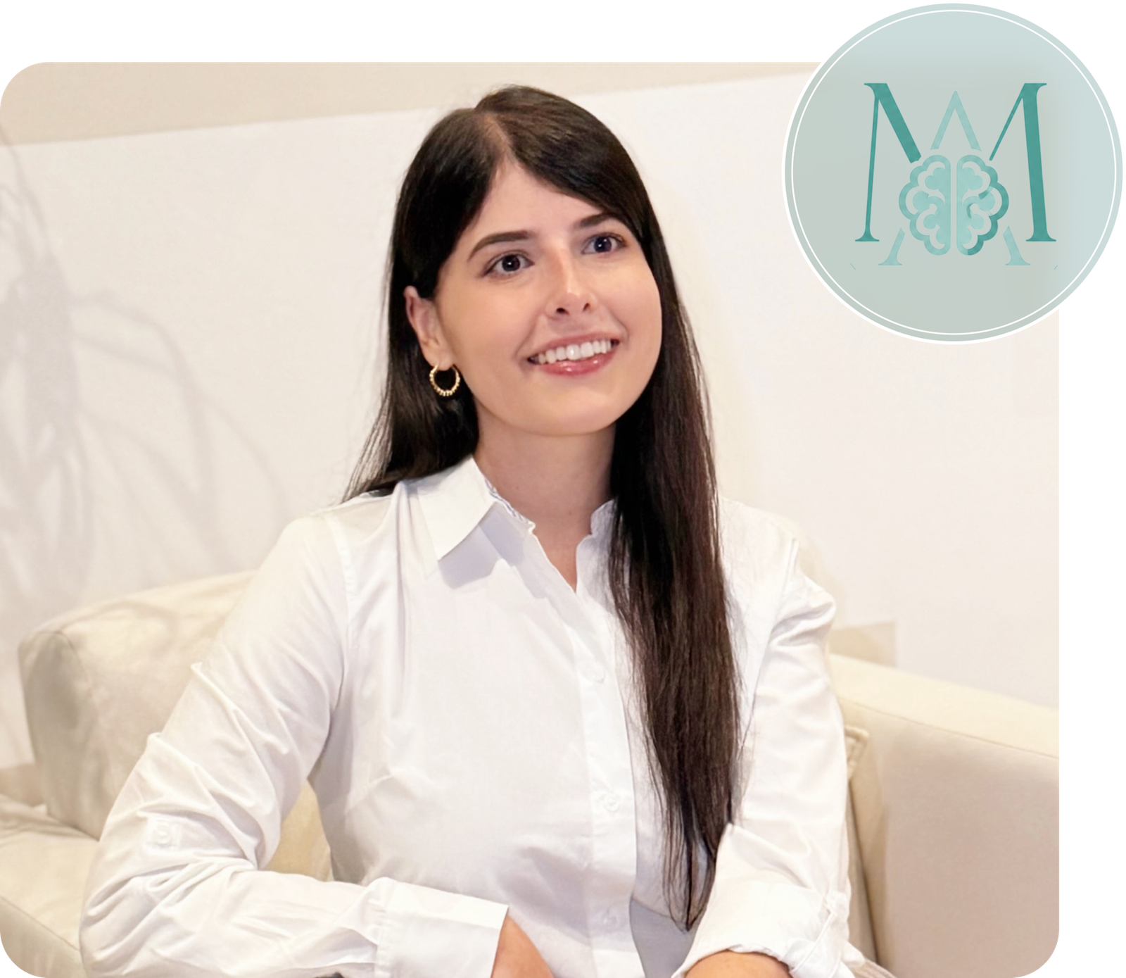 Dra. Maria Adélia sorrindo, psiquiatra especializada em saúde mental